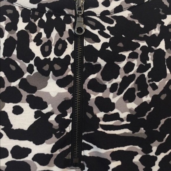 COPY - H&M dress black and white. - Picture 5 of 5